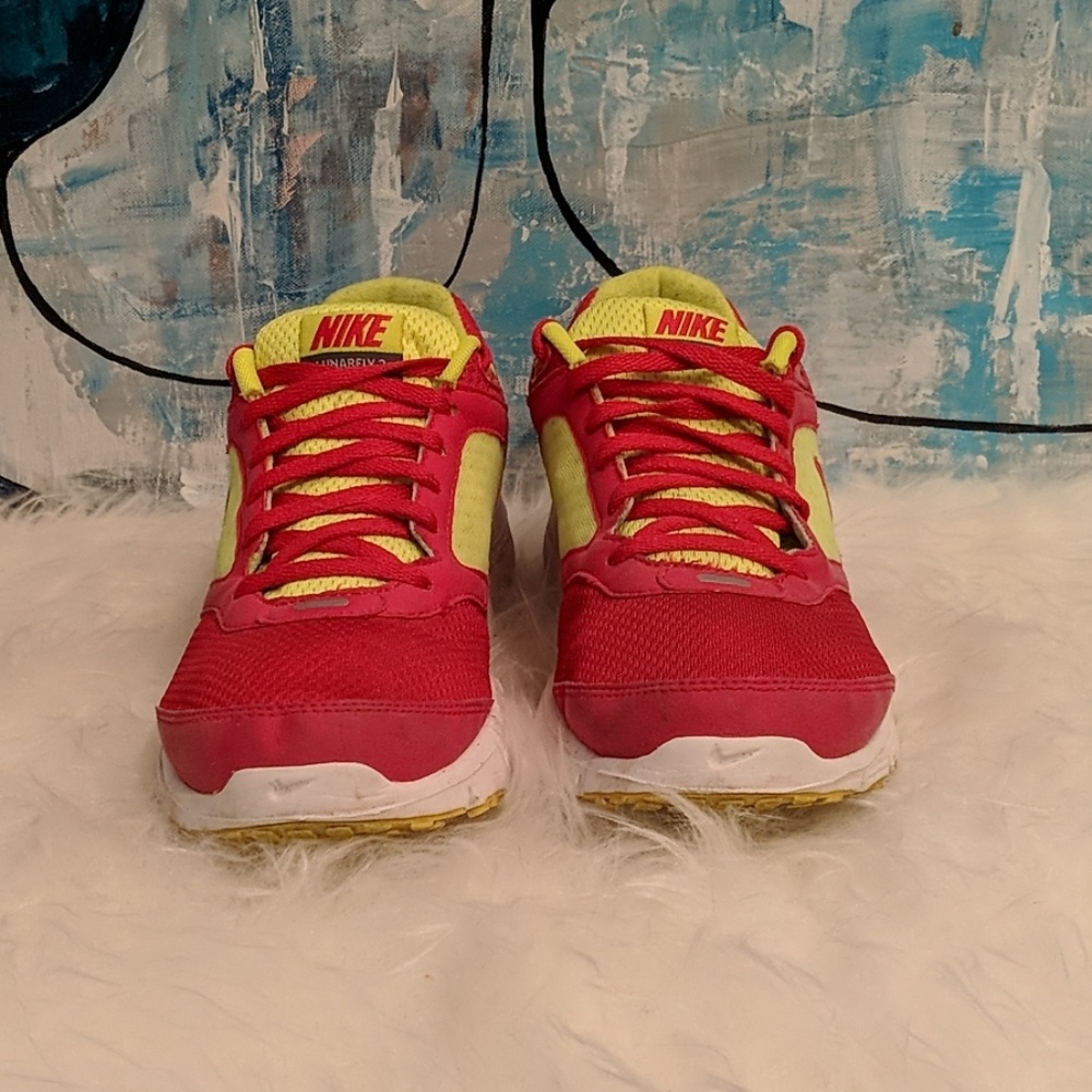 Woman's Nike Size 7.5.
